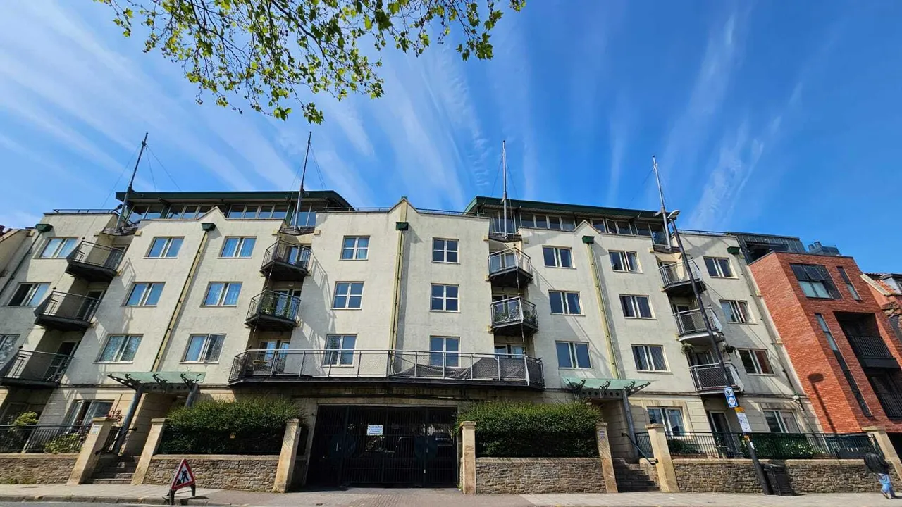 2 bed flat to rent, Hotwell Road, BS8