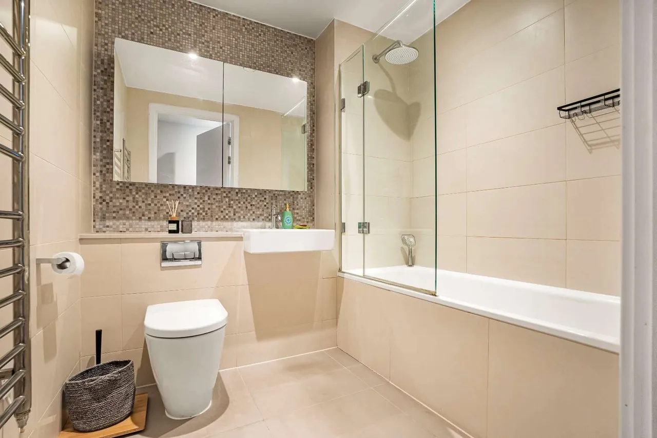 York Way, London, N7, photo 3