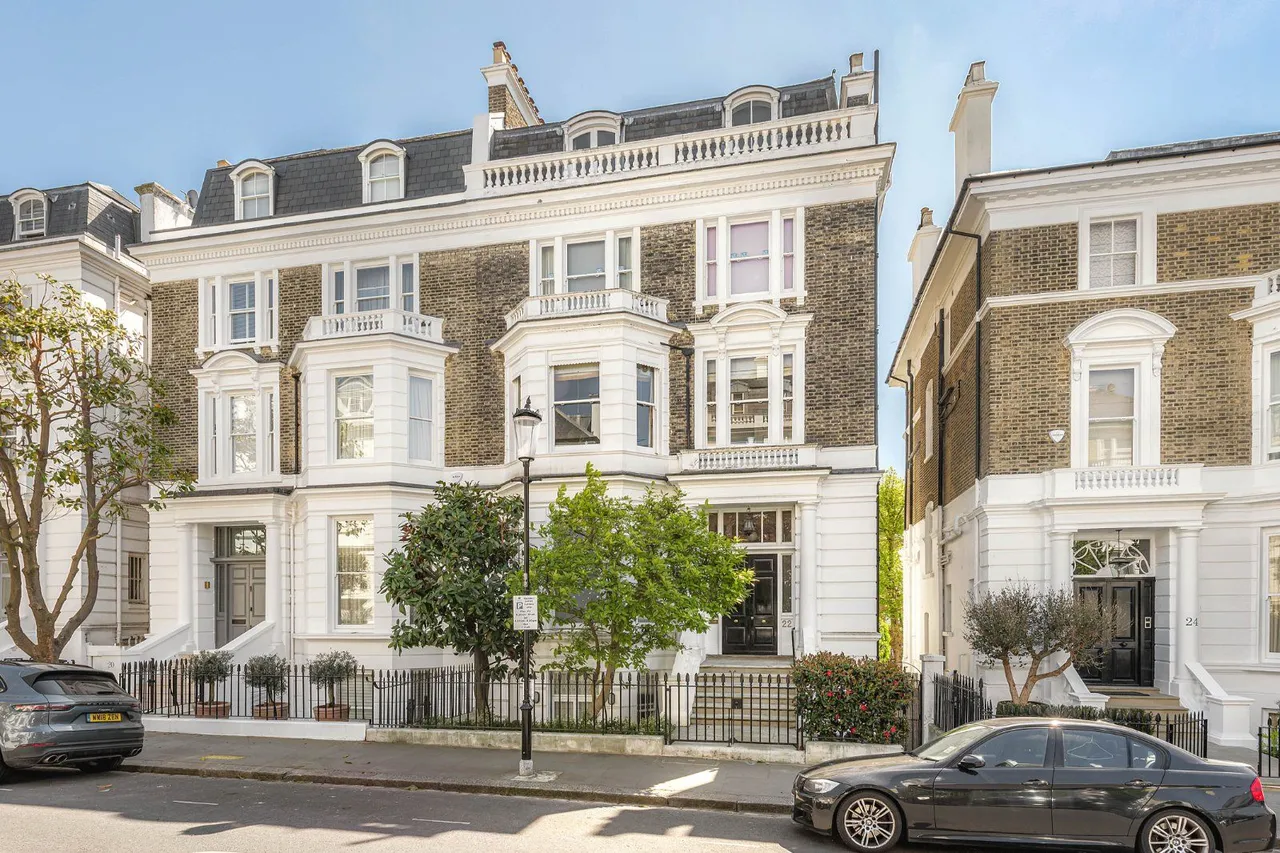 2 bed flat for sale — Upper Phillimore Gardens, London, W8 7HA