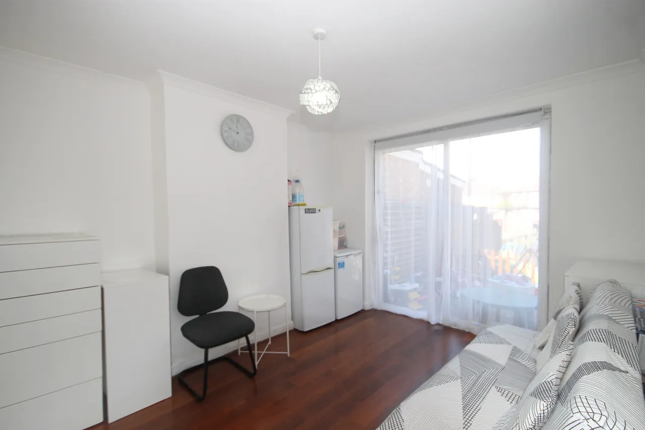 Middleton Avenue, Greenford, UB6, photo 4