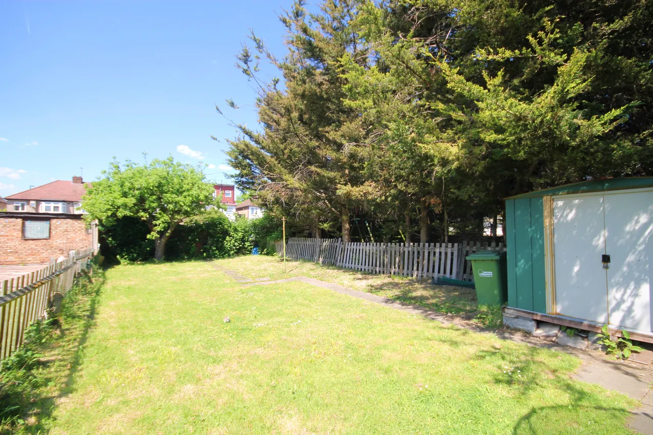 Middleton Avenue, Greenford, UB6, photo 9