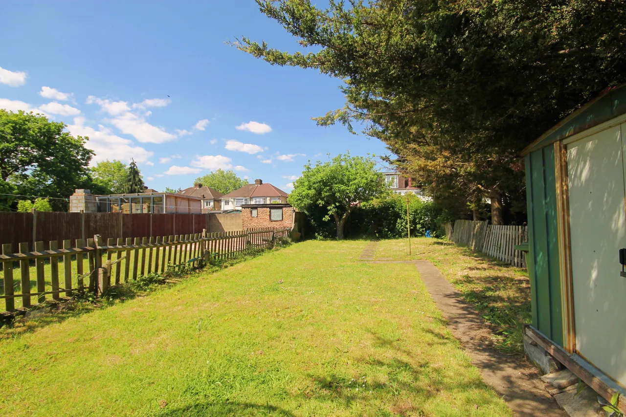 Middleton Avenue, Greenford, UB6, photo 3