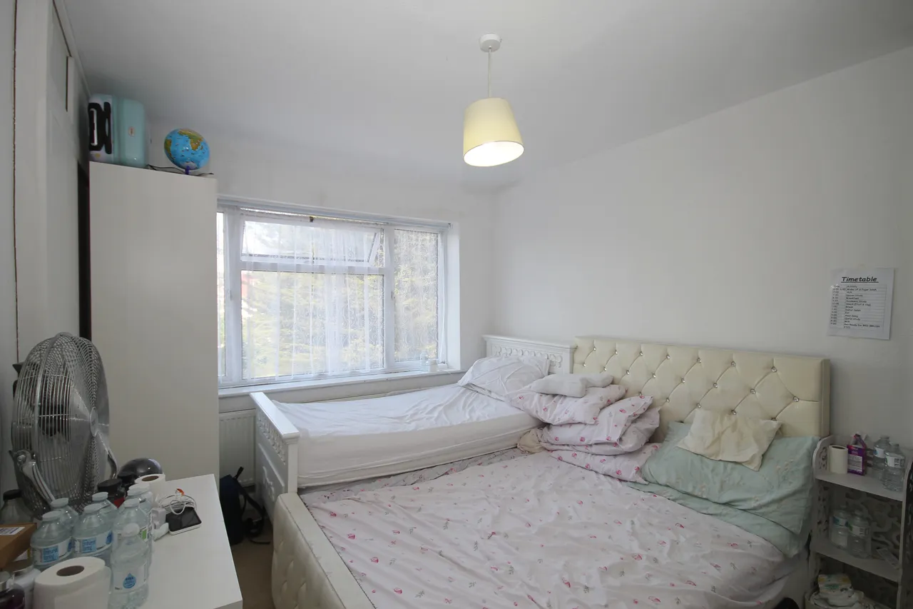 Middleton Avenue, Greenford, UB6, photo 8