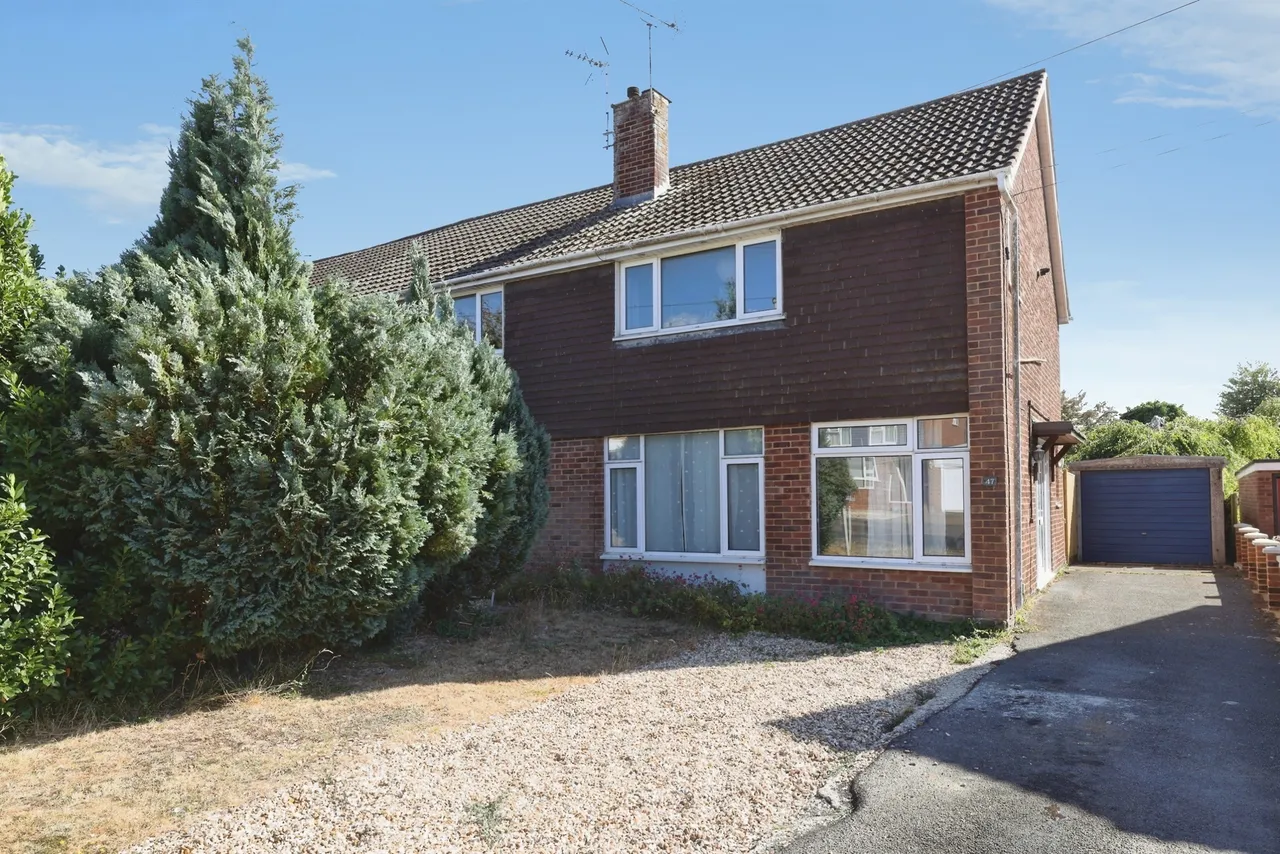 3 bed house for sale — Colenzo Drive, Andover