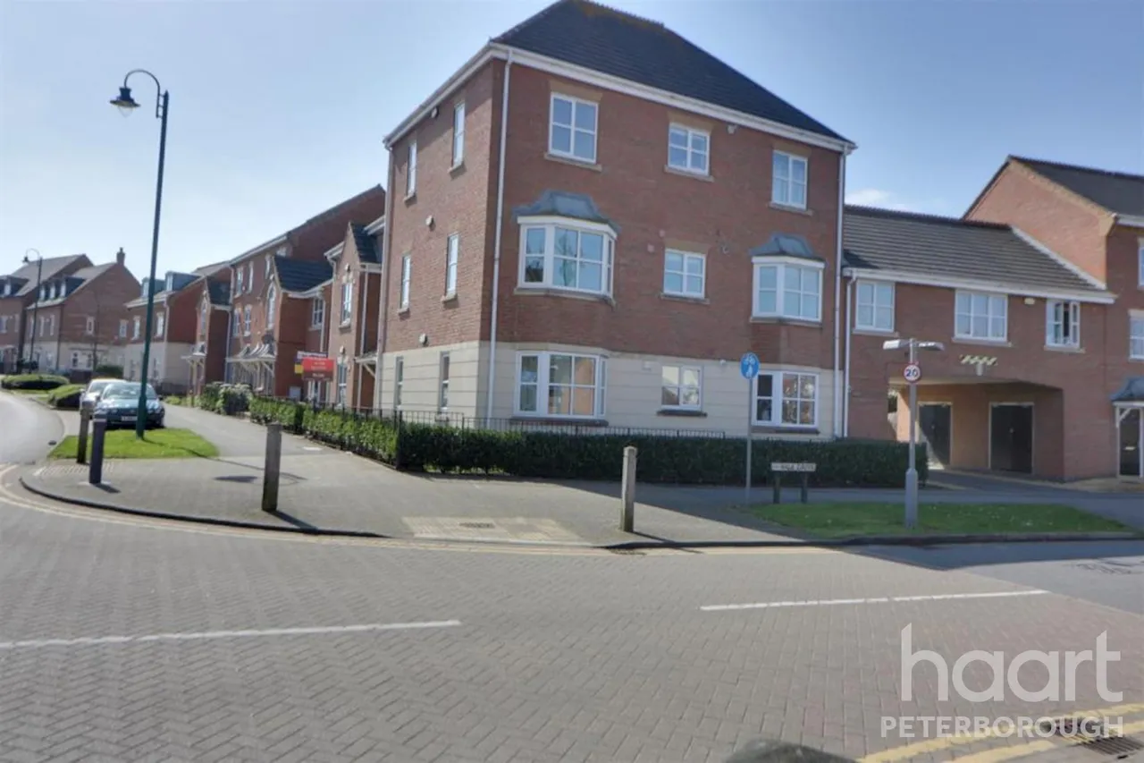 2 bed flat to rent, Eagle Way, PE7