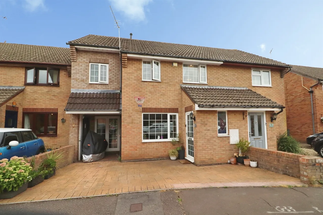 3 bed house for sale, Osprey Close, Penarth, CF64