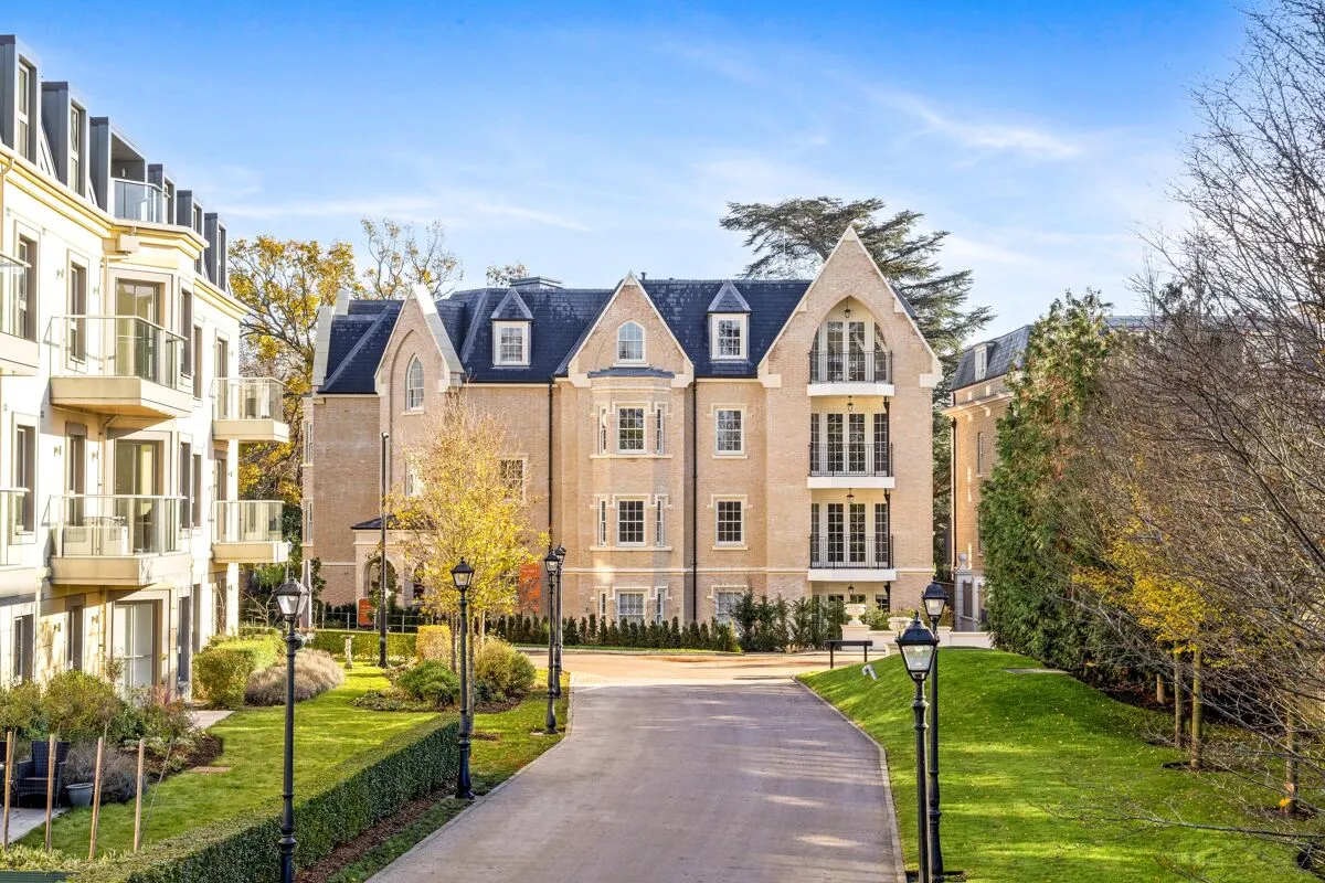3 bed flat for sale, The Percy, Cooper's Hill, TW20