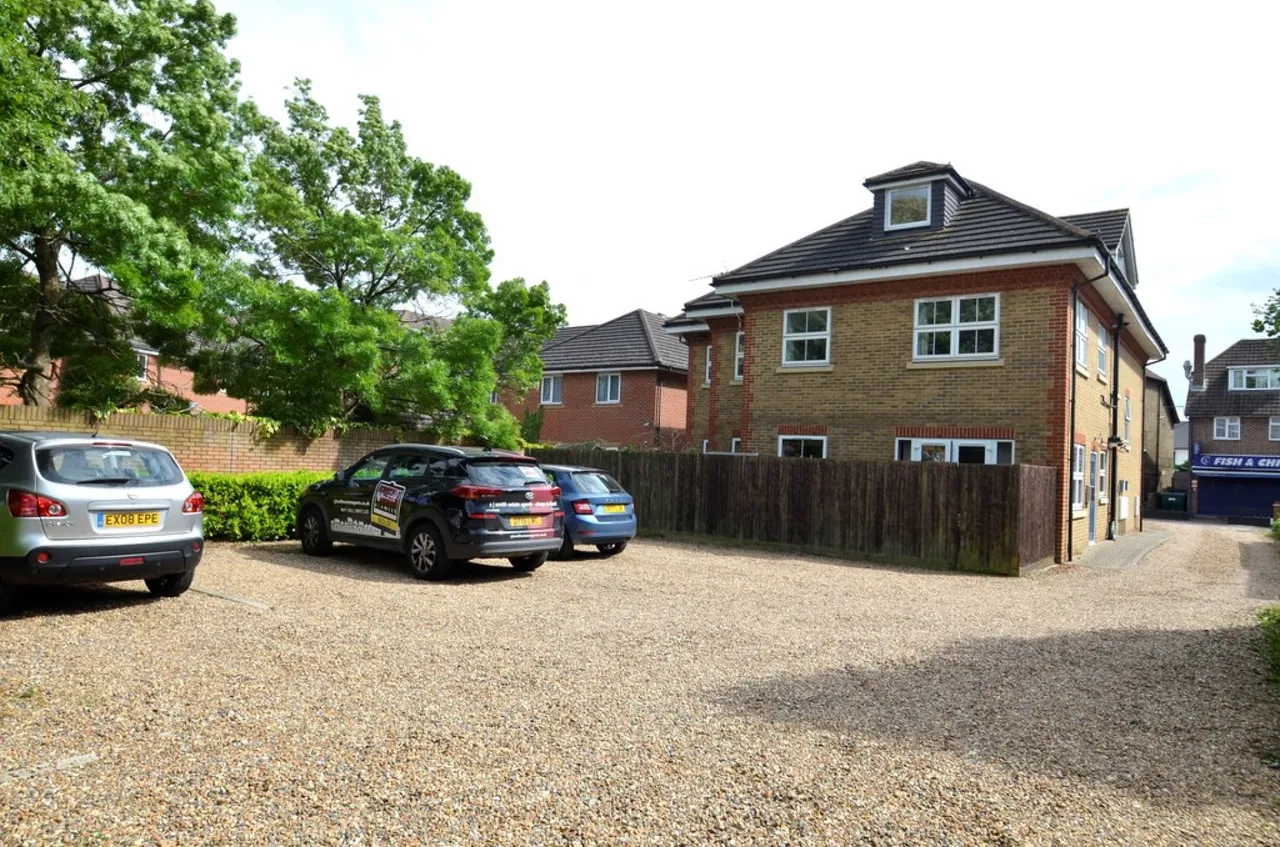 Feltham Hill Road, Ashford, photo 9
