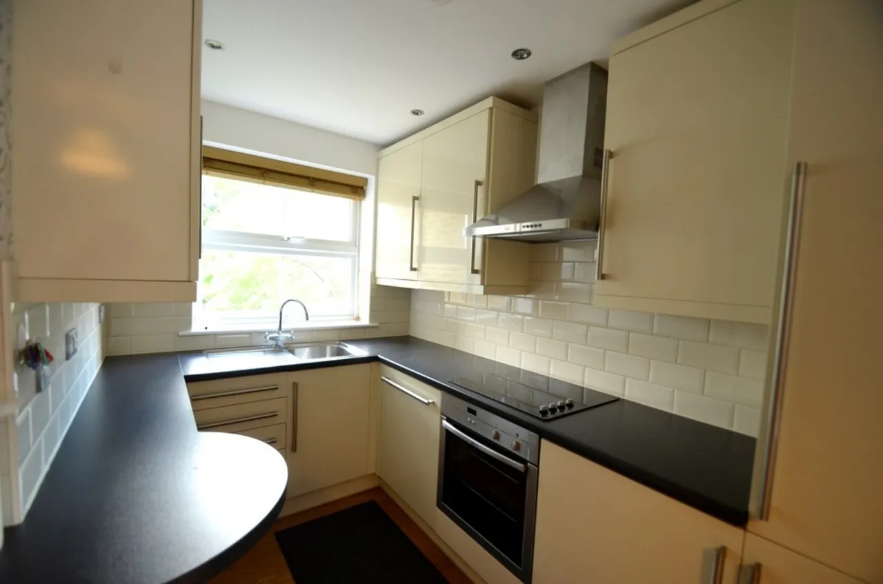 Feltham Hill Road, Ashford, photo 8