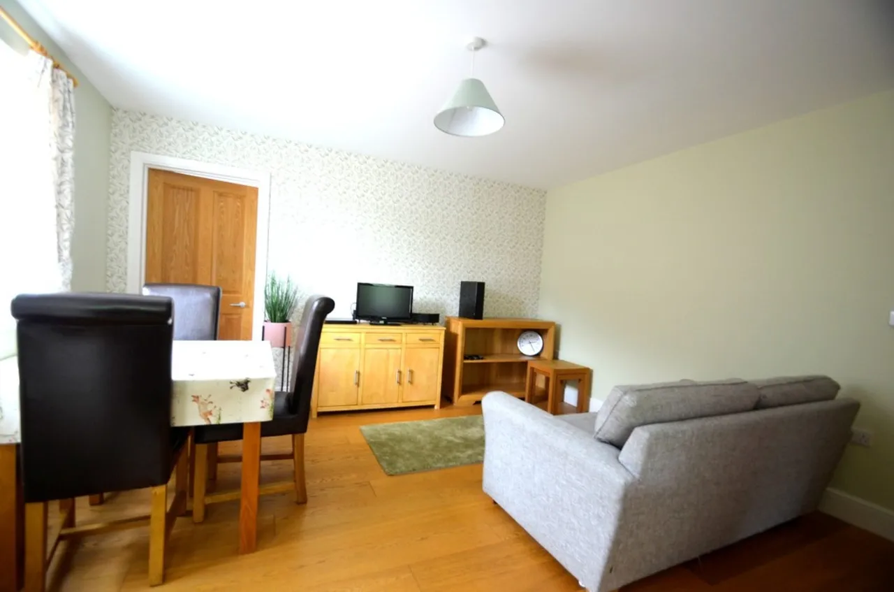 Feltham Hill Road, Ashford, photo 7