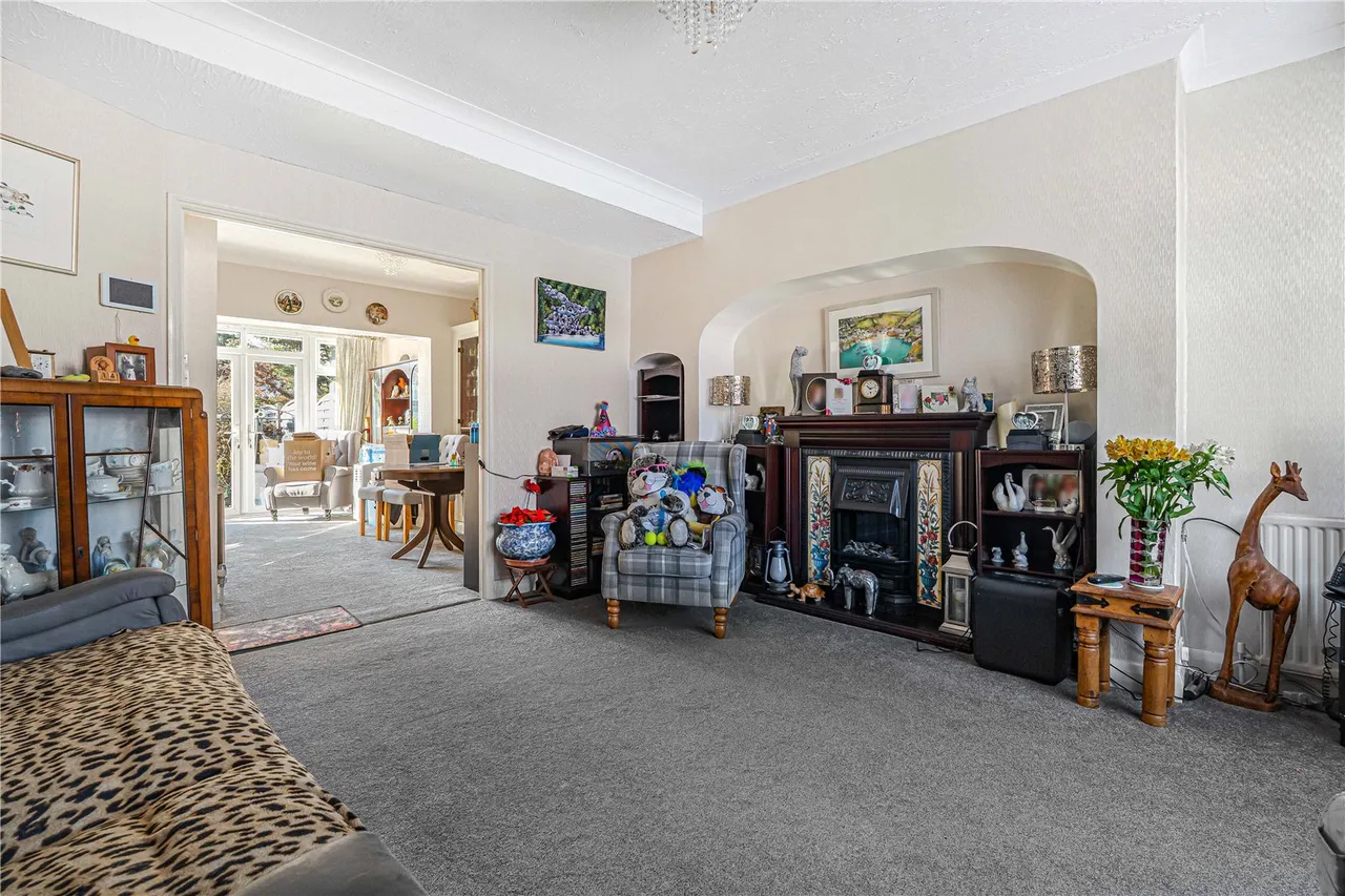 Wills Crescent, Whitton, TW3, photo 2