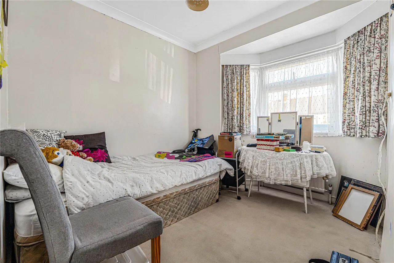 Wills Crescent, Whitton, TW3, photo 10