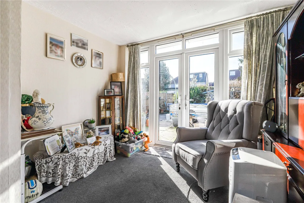 Wills Crescent, Whitton, TW3, photo 8