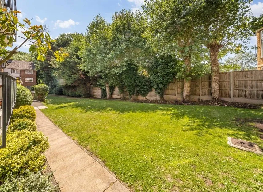 Freeland Park, Hendon, NW4, photo 5