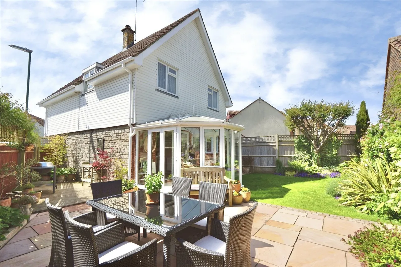 4 bed house for sale, Henderson Walk, Steyning, BN44