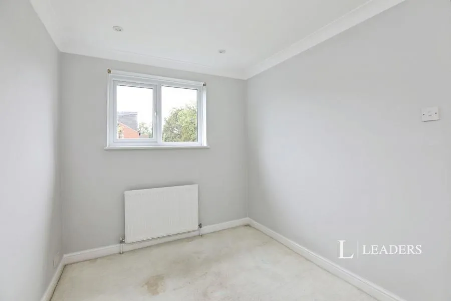 Sycamore Drive, East Grinstead, RH19, photo 16