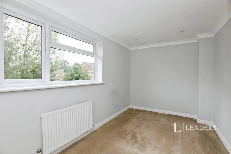 Sycamore Drive, East Grinstead, RH19, photo 11