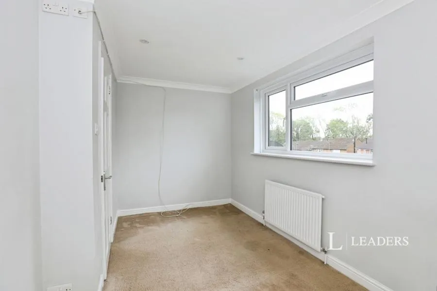 Sycamore Drive, East Grinstead, RH19, photo 13