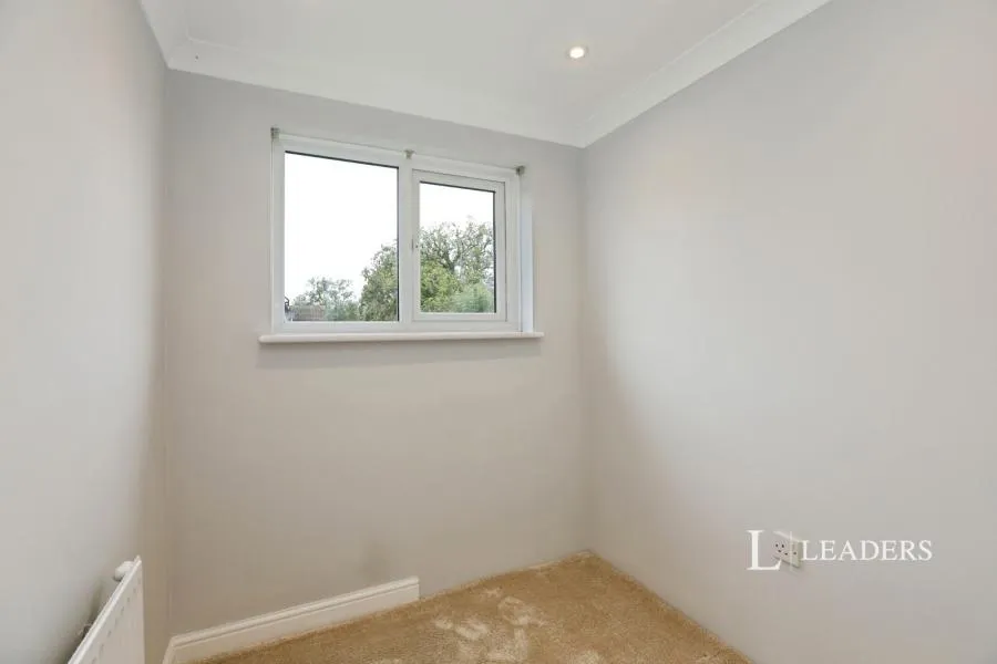 Sycamore Drive, East Grinstead, RH19, photo 14