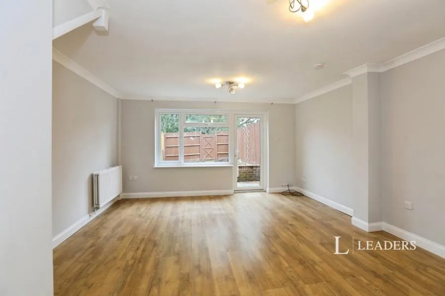 Sycamore Drive, East Grinstead, RH19, photo 3