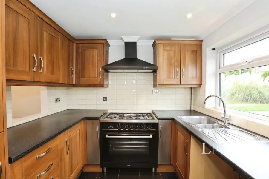 Sycamore Drive, East Grinstead, RH19, photo 9