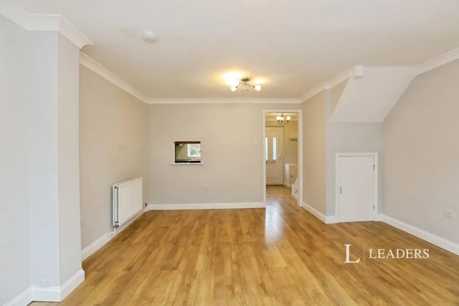 Sycamore Drive, East Grinstead, RH19, photo 6
