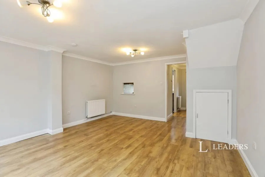 Sycamore Drive, East Grinstead, RH19, photo 5