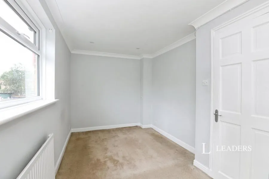 Sycamore Drive, East Grinstead, RH19, photo 12