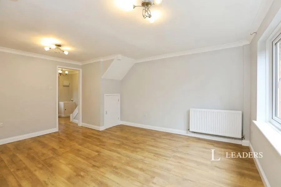 Sycamore Drive, East Grinstead, RH19, photo 4