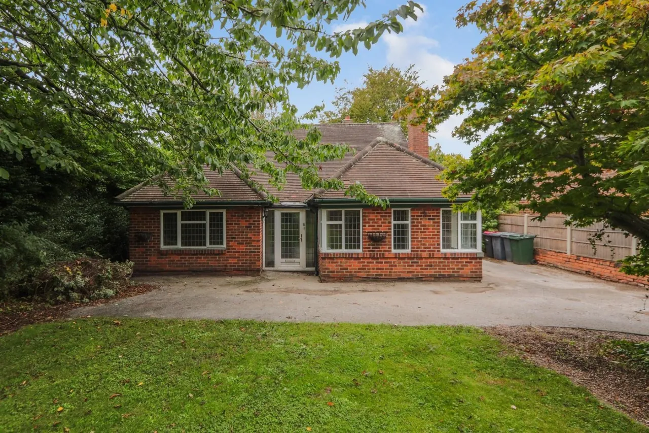 5 bed house for sale — Upper Wortley Road, Thorpe Hesley