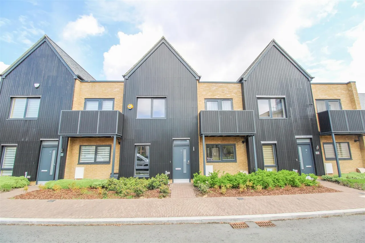 3 bed house to rent, Crossbill Way, Newhall, CM17