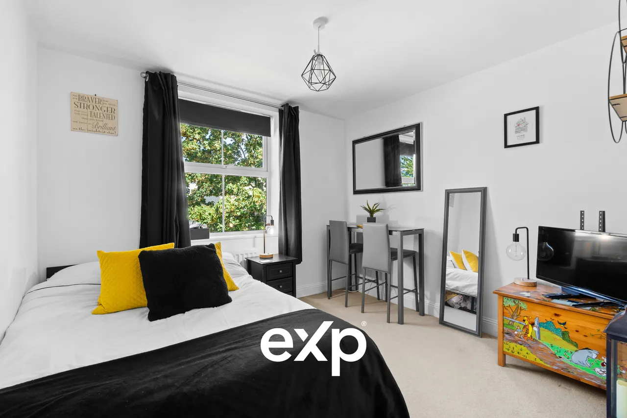 Latchmere Place, Ashford, TW15, photo 11