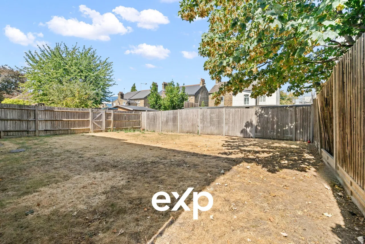 Latchmere Place, Ashford, TW15, photo 13