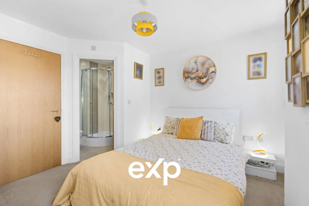 Latchmere Place, Ashford, TW15, photo 9