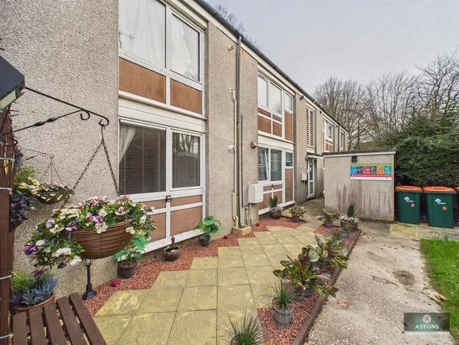 2 bed flat for sale — Warnham Road, Furnace Green