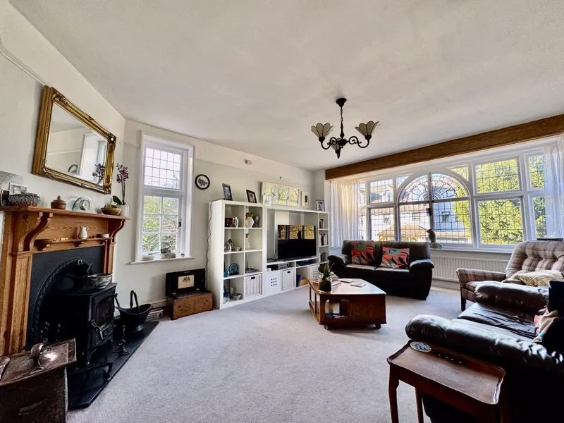 Abbey Road, Bourne End SL8 5NZ, photo 2