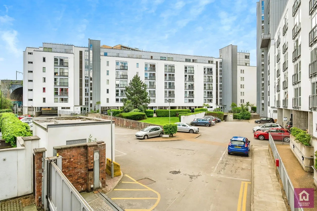 2 bed flat for sale, Vie Building, Castlefield, M3