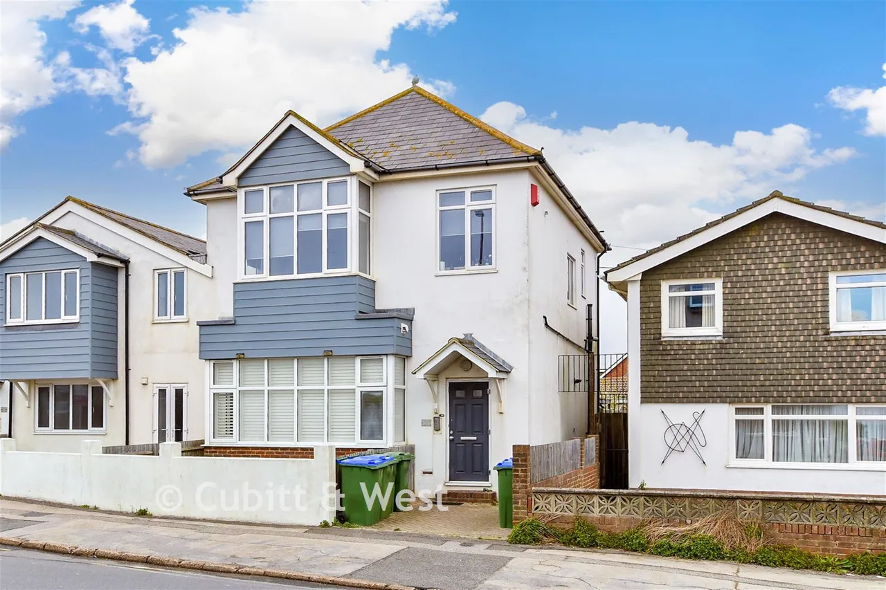 1 bed flat for sale, South Coast Road, Peacehaven, BN10
