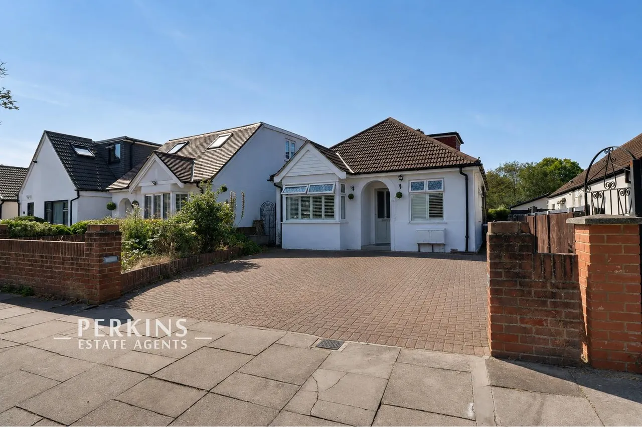 4 bed house for sale, Ravenor Park Road, Greenford, UB6