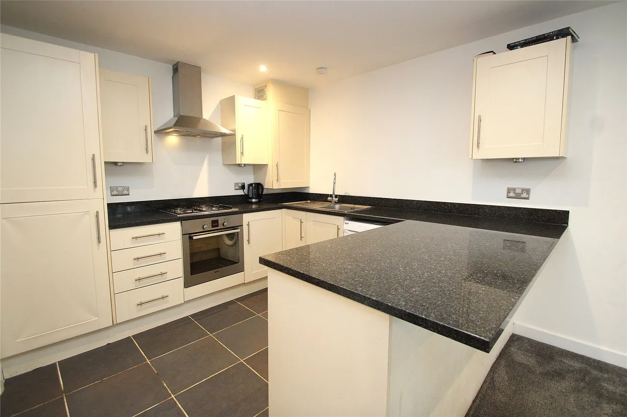 Bridge Road, Walton-On-Thames, KT12, photo 3