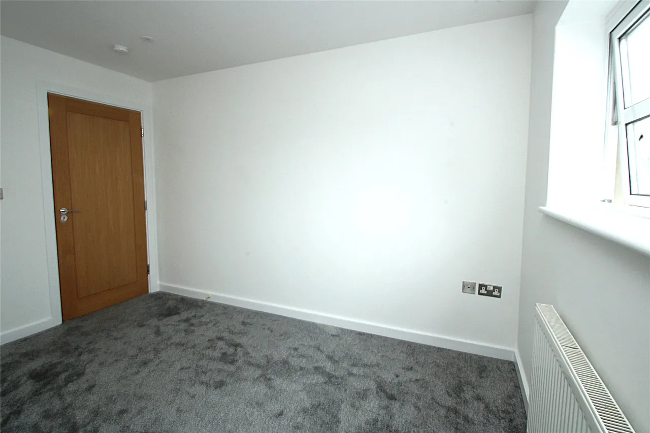 Bridge Road, Walton-On-Thames, KT12, photo 9