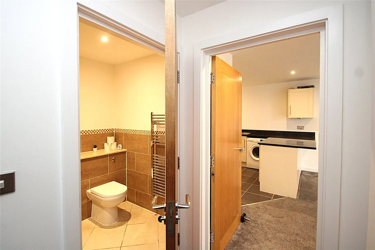 Bridge Road, Walton-On-Thames, KT12, photo 15