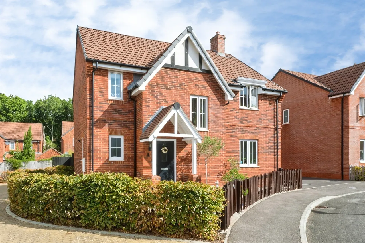 4 bed house for sale — Chiltern Crescent, Fair Oak, Eastleigh