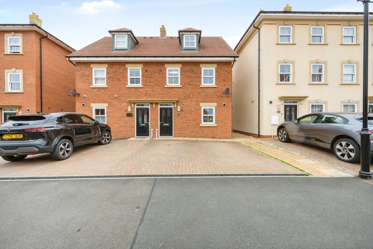 3 bed house for sale — Danegeld Avenue, Great Denham, Bedford, Bedfordshire, MK40