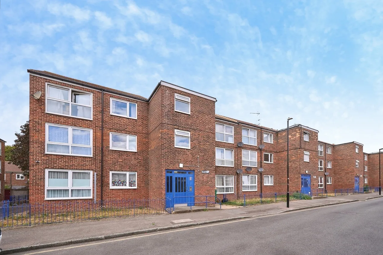 1 bed flat for sale — Grant Street, London, E13
