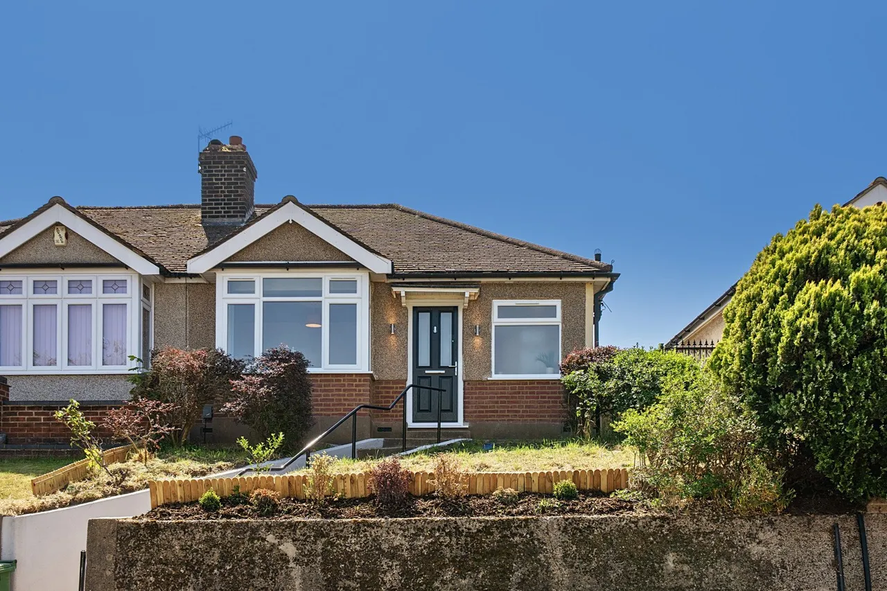 3 bed house for sale — Abbey Road, DA17