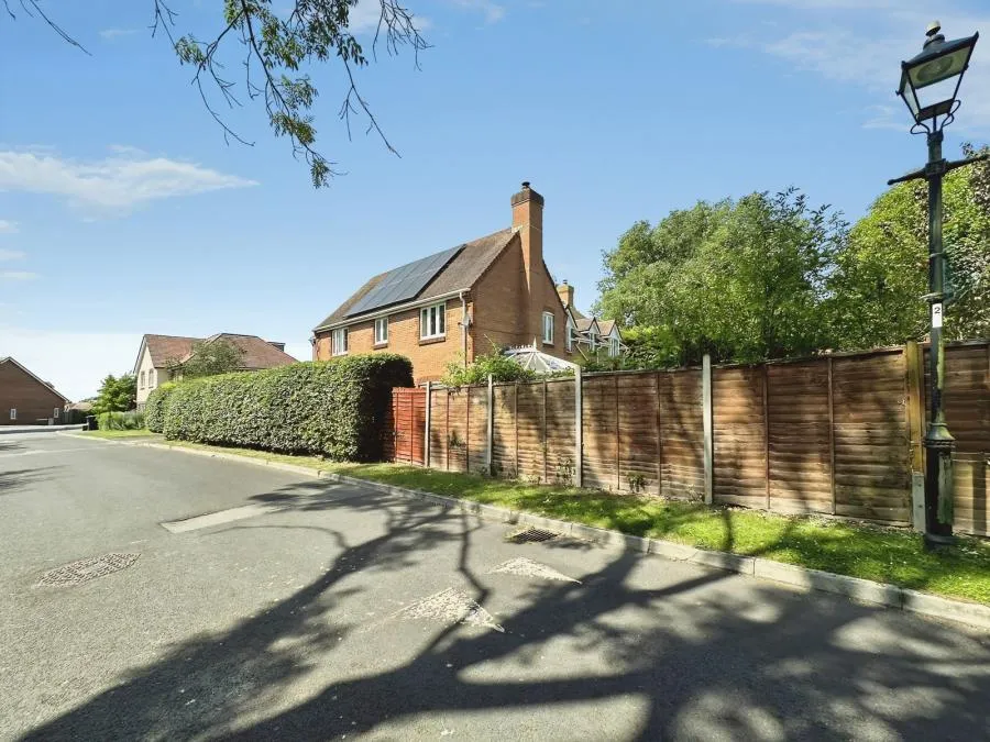 Knight Close, Crookham Village, GU51, photo 21