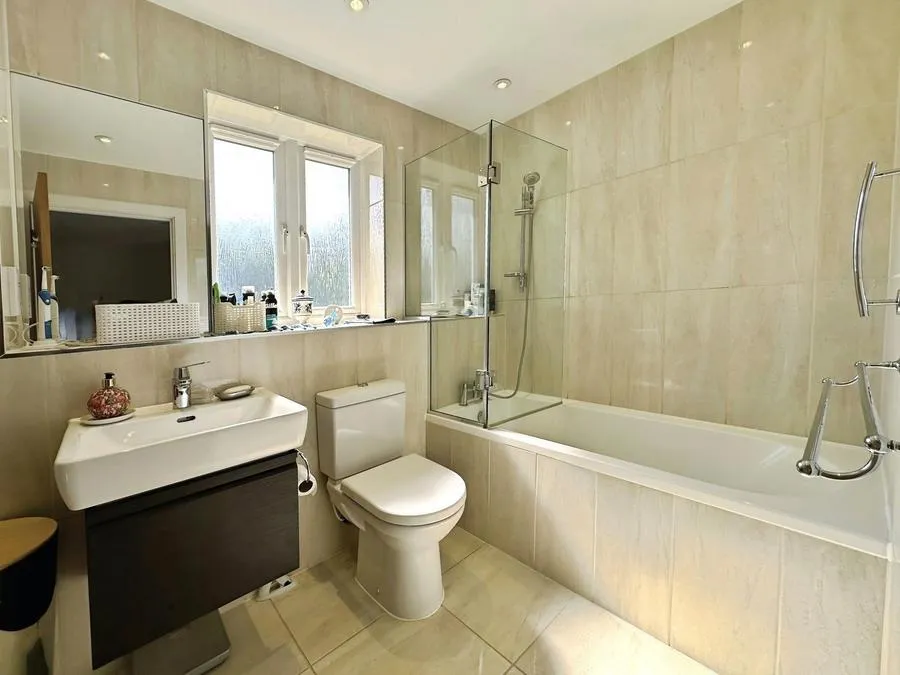 Knight Close, Crookham Village, GU51, photo 17