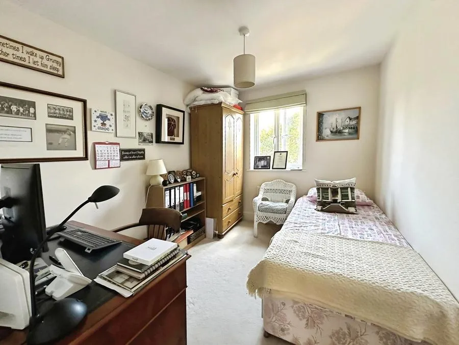Knight Close, Crookham Village, GU51, photo 11