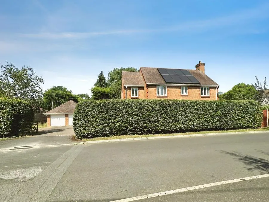 4 bed house for sale, Knight Close, Crookham Village, GU51